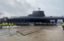 Okręt podwodny ORP Sokół na... kołach [FOTO] | Defence24
