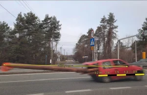 Kierowca Cinquecento ze Śląska wiózł w bagażniku dziewięciometrowe drzewo