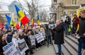 Mołdawia: prorosyjskie ugrupowanie szkoli ludzi z "rzucania kamieniami
