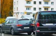 Koniec darmowego parkowania w weekendy. Sejm wprowadził strefy wolne od biedy.