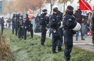 Niemcy: Protestujący rolnicy zablokowali port, gdzie przypłonął minister gospoda