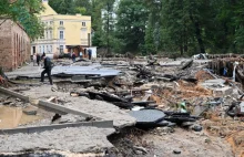 Kalosze i rękawice gumowe dwa razy droższe. "Powódź chciwości"