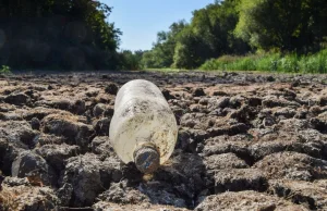 Przez zmiany klimatu będzie przybywać błyskawicznych susz i powodzi