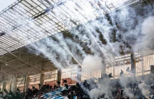 Kibole Wisły Płock ostrzelali swoich kibiców fajerwerkami