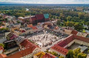 Oświęcim na weekend. Tu odpoczniesz wśród zieleni, murali i zabytków