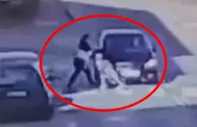 Dwuletnie dziecko i matka potrącone na pasach [VIDEO]
