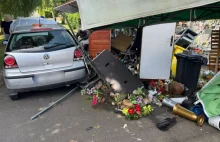 Pomylił gaz z hamulcem. Wylądował prawie w grobie.