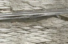 Kostka na głównym placu Łodzi zaczęła się zapadać