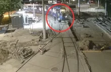 Wrocław: Pasażer zaatakował motorniczego. Pobił go i wypchnął na torowisko