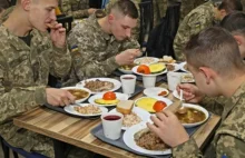 Afera w ukraińskim wojsku. Żywność dla żołnierzy sprzedawana w sklepach