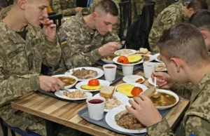 Afera w ukraińskim wojsku. Żywność dla żołnierzy sprzedawana w sklepach