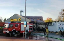 Nocny pożar supermarketu Netto w Grodzisku Mazowieckim. Dach spłonął doszczętnie