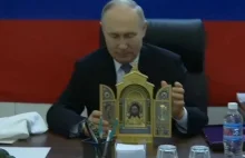 Potrzebna już tylko modlitwa. Putin zawiózł żołnierzom święty obraz