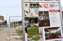 Gdańsk. Wystawa papieska przed siedzibą NSZZ "Solidarność" zdewastowana