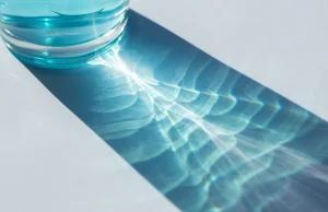 Woda do picia bez mikroplastiku. Naukowcy wiedzą już, jak się go pozbyć