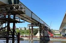 300 tonowy kolos dotarł na miejsce - finał trudnego etapu budowy mostu w Sandomi