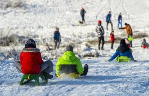 Ferie 2024, kalendarz. Dofinansowanie ferii zimowych 2024: Od 900 do 2000 zł. Ja