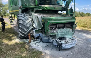 Auto zmiażdżone pod kombajnem w Barnisławiu.