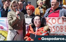 Protest osób z niepełnosprawnościami: "Brak ustawy to p-----c systemowa"