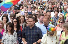Nie dwie a (!) trzy parady równości. Którą wybierze prezydent Trzaskowski?
