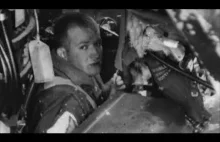 Radiooperator uwalnianyz wraku rozbitego samolotu B-24H 41