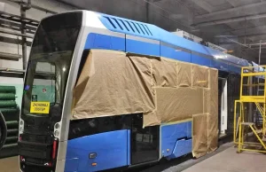 Najnowszy wrocławski tramwaj już "bity"! Uszkodzono go zaraz po prezentacji