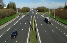 Polacy uwielbiają jeździć tak po drogach szybkiego ruchu. Grozi za to mandat!