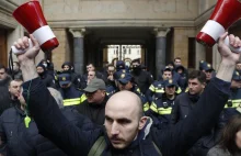 Gruzja. Protesty w stolicy. Prezydent: ustawa o "agentach zagranicznych" napisan