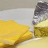 Ser topiony nie zawiera sera? Skład i produkcja serków topionych