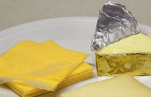 Ser topiony nie zawiera sera? Skład i produkcja serków topionych