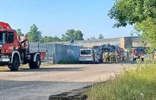 Pożar składowiska samochodów w Lubuskiem. 100 strażaków w akcji