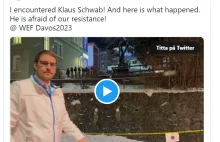 Klaus Schwab ucieka przed japońską dziennikarką