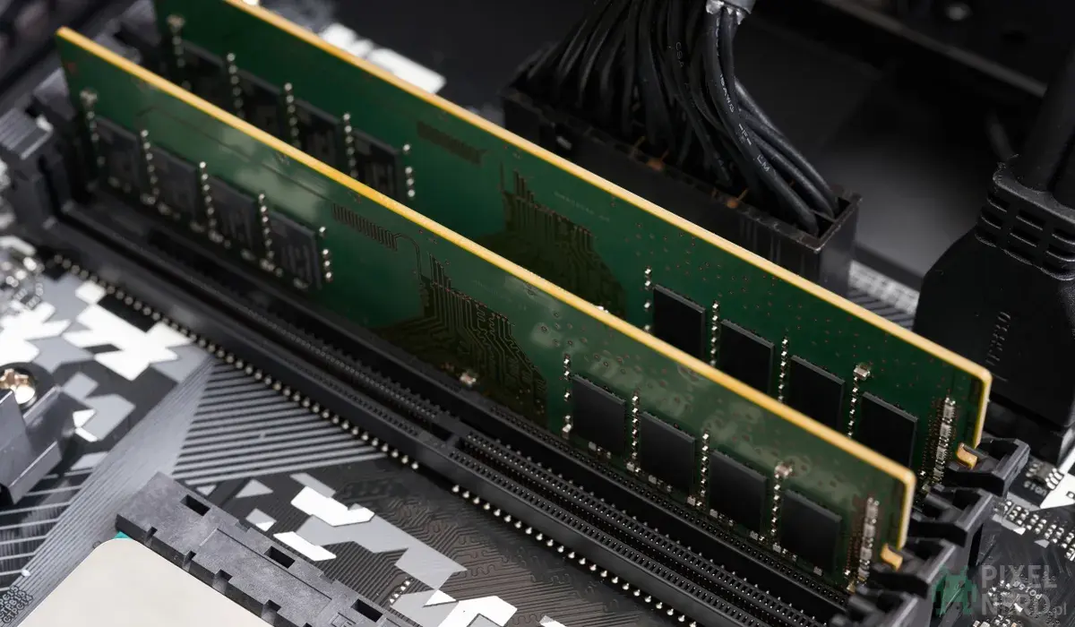 Ceny pamięci DRAM szybują o 171% w górę szybciej niż złoto. Sztuczna inteligencj