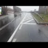 Groźny wjazd do Wieliczki. Kierowcy niszczą felgi na ścieżce rowerowej.