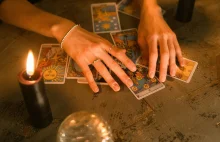 Wróżka uzależniła od siebie i oszukała swoją klientkę na ponad 5 mln zł!