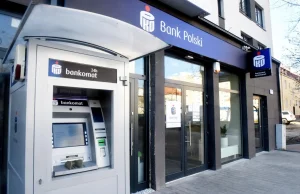 10 złotych za wypłatę gotówki z bankomatu? Wiele banków wprowadza nową opłatę.