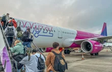 Odra na pokładzie samolotu do Krakowa. Służby apelują o sprawdzenie szczepień