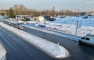 Widzisz białe auto dostawcze niedaleko przejścia dla pieszych? Lepiej uważaj