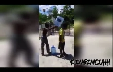 Papier, Kamien, Nożyce w butelke