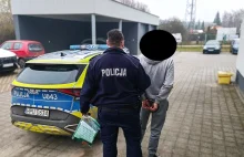 Pijany wjechał w znak drogowy - został deportowany