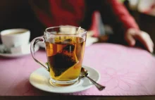 Miliardy cząstek mikroplastiku w herbacie