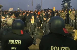 Protesty w Niemczech: 400 uchodźców ma się wprowadzić do wsi liczącej 500 osób