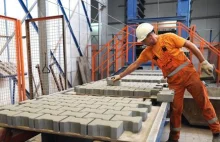 Połowa pracujących zarabia mniej niż 6507,39 zł brutto