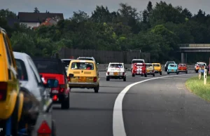 Przejadą 4 tys. km w szczytnym celu. Na wyprawę wybiorą się maluchami