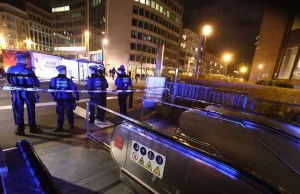 Nożownik zaatakował w Brukseli. Jedna z ofiar w stanie krytyczny.