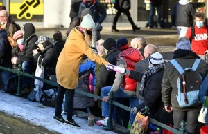 To już nie tylko seniorzy. Młodzi też są twarzą polskiej biedy