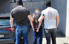 Kraków. Młody mężczyzna z nożem terroryzował ratowników! Policja w akcji