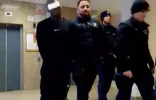 Czarnoskóry mężczyzna zakłócał spokój w Śródmieściu. Nie został aresztowany.