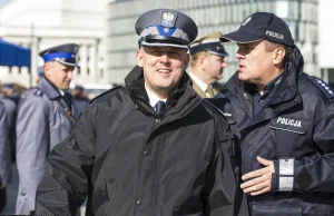 Emeryt z inwalidzkim dodatkiem ma zostać szefem policji Tusk ma moc uzdrawiania