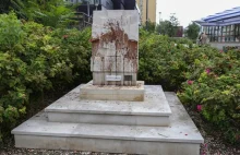 Zatrzymano 76-latkę podejrzaną o dewastację pomnika Rzezi Woli